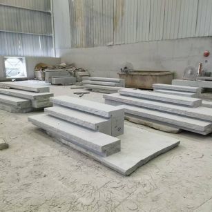 阜新 整石台阶（大面火烧+侧面自然面），出货前厂内拼装