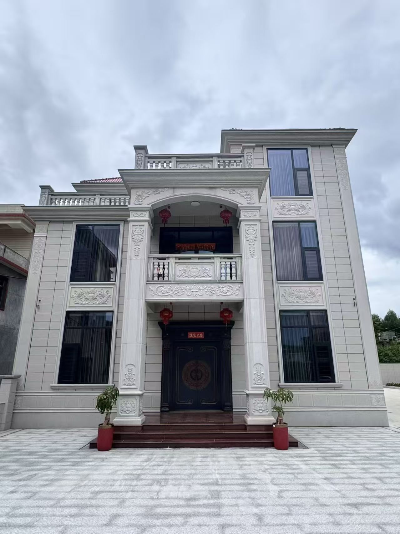 阜新 芝麻白石材别墅干挂案例展示