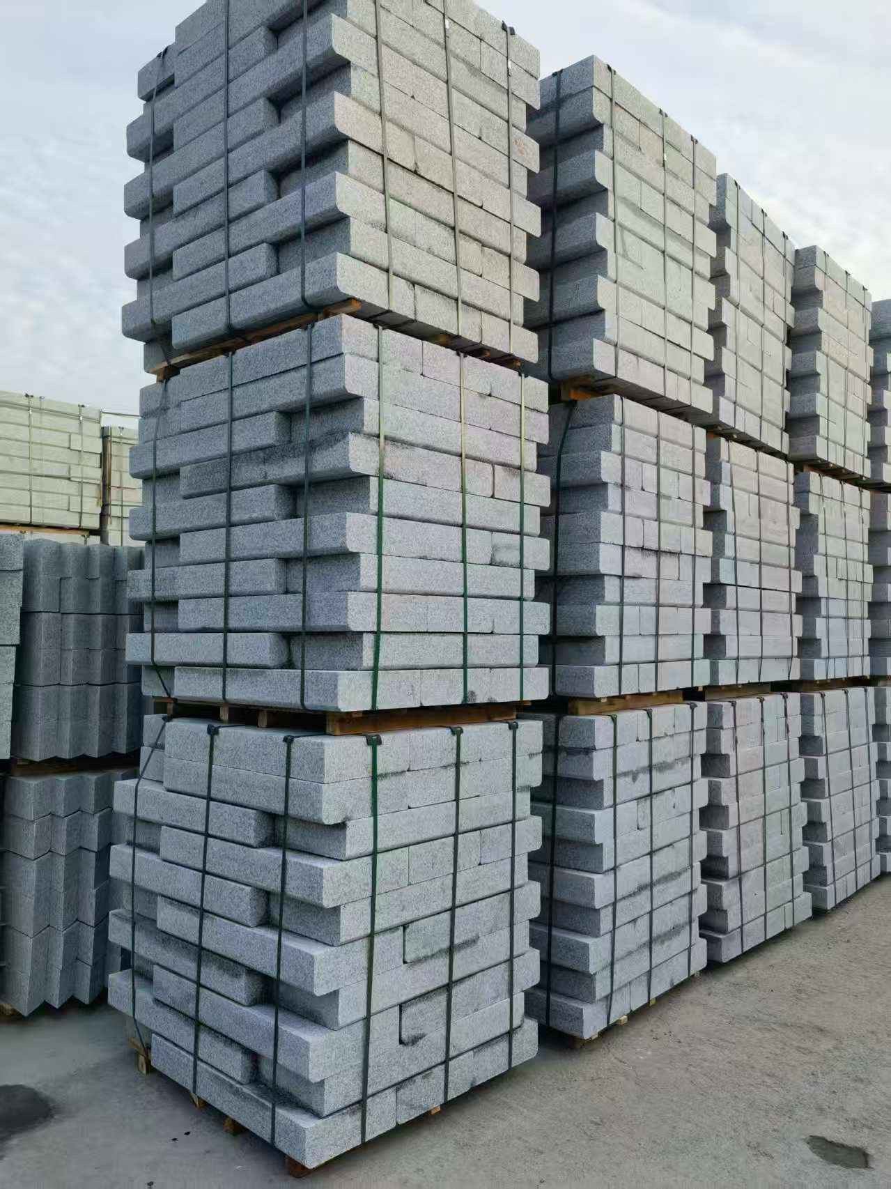 阜新 路沿石（路侧石），颜色一致，尺寸标准