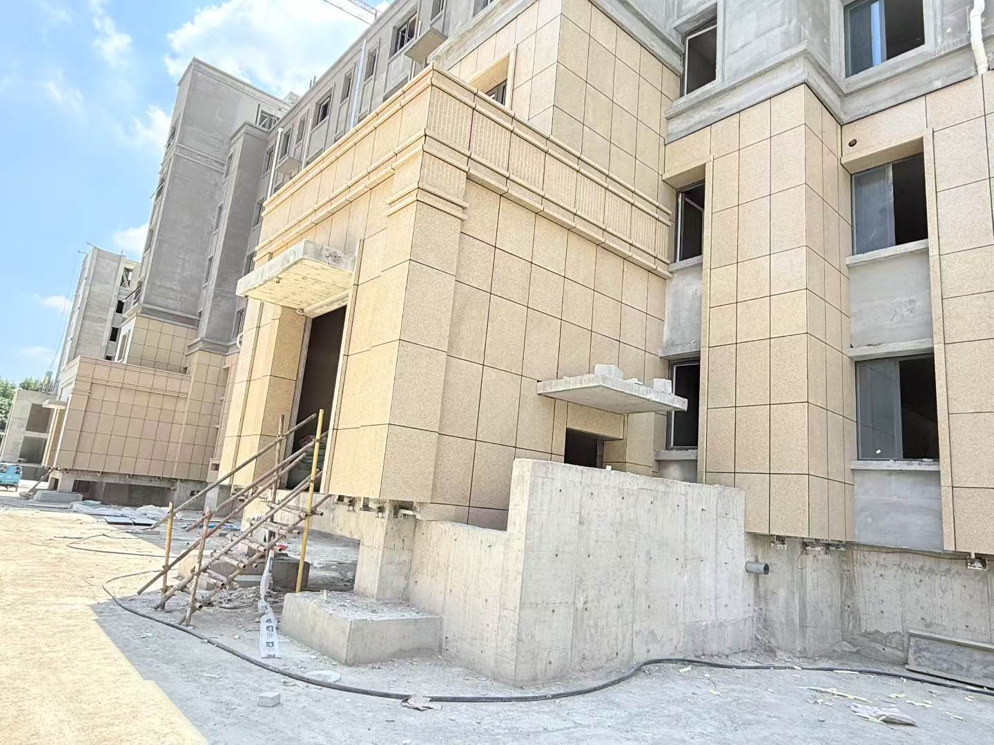 阜新 黄金麻干挂，工地实拍