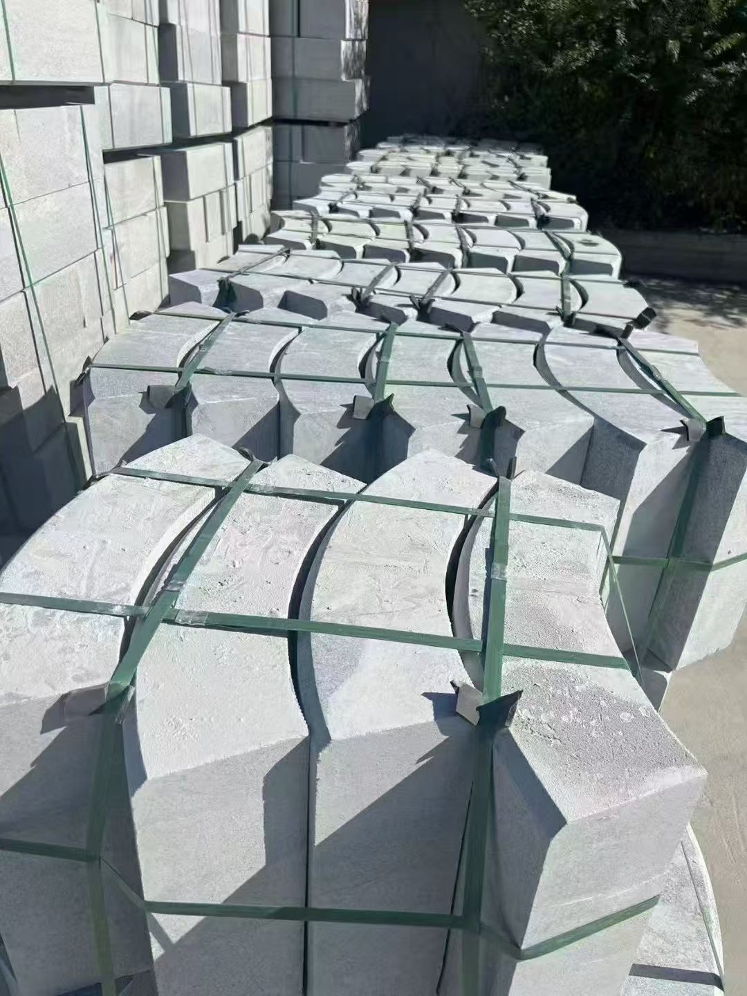 阜新 芝麻灰弧形路沿石