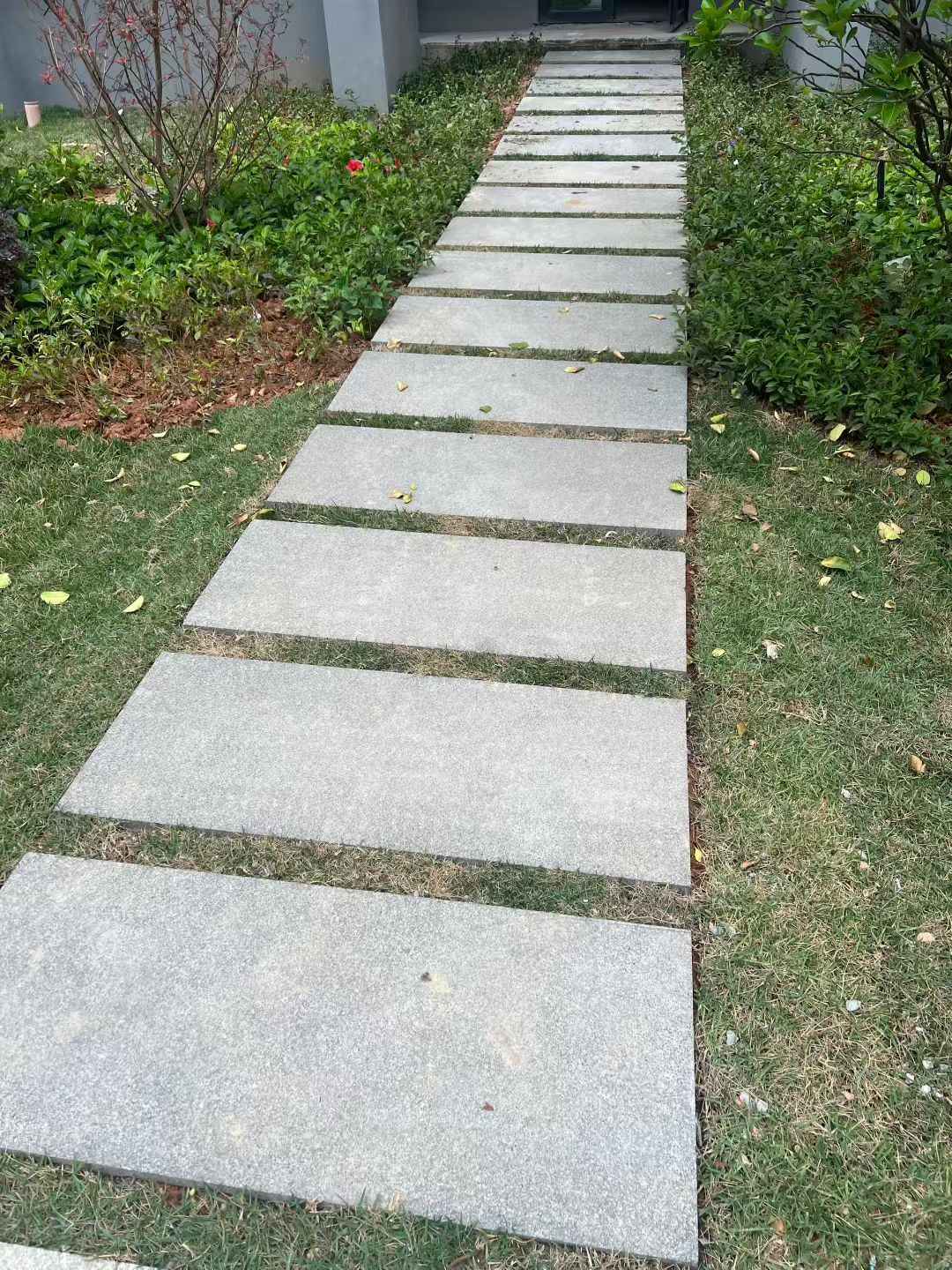 阜新 芝麻黑小区踏步、汀步石铺装效果